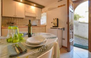 1 Bedroom Amazing Apartment In Zambrone - Zambrone - 3