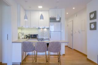 Lush Sapphire apt steps from Acropolis & Plaka! - Atene - 3