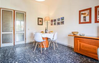 Stunning Apartment In Viareggio - Viareggio - 8