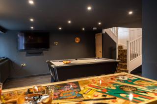 Ultimate glam, vintage central pad. Cool 70s bar. - 2