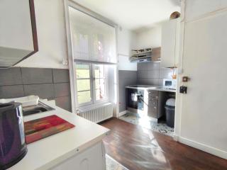 Number 22 - Le Dorat - Apartment One with garden & free parking - 5