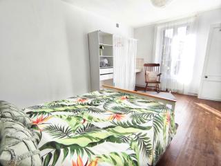 Number 22 - Le Dorat - Apartment One with garden & free parking - 8