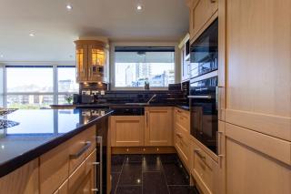 Thames View Apartment, Imperial Wharf - London - 1