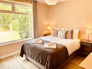 Lakeside View With Hot Tub - 1