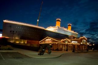 Cub Crossing, Hot Tub, 1089 of FREE Attraction tickets for each paid day, Dollywood and More! - Sevierville - 4