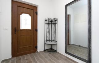 Stunning Home In Vrsi With Sauna - 9