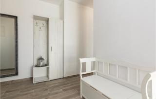Stunning Home In Vrsi With Sauna - 8