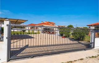 Stunning Home In Vrsi With Sauna - 7