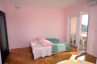 Apartments by the sea Bilo, Primosten - 4806 - 2