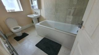 Spacious 3-bedroom home in Birmingham with driveway parking - Birmingham - 6