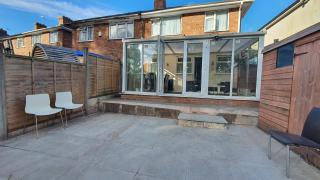 Spacious 3-bedroom home in Birmingham with driveway parking - Birmingham - 3