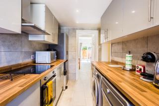 4 bedroom house with Garden, Parking & 3 mins Walking Distance from Train Station - Londra - 3