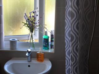 Cosy relaxing 4 bed Home with 2 parking Space - Hatch End - 8