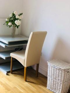 Cosy relaxing 4 bed Home with 2 parking Space - Hatch End - 2