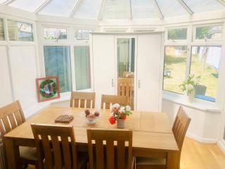 Cosy relaxing 4 bed Home with 2 parking Space - Hatch End - 1
