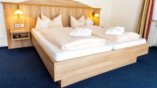 Aktivhotel & Gasthof Schmelz Ihr Urlaubs Hotel in Inzell mit Wellness Hallenbad, Alpensauna & Dampfbad - Inzell - 5