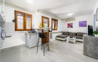Lovely Apartment In Rovinjsko Selo - Rovinjsko Selo - 6