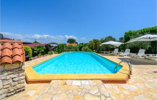 Lovely Apartment In Rovinjsko Selo - 1