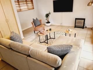 Finna's lovely 1-bedroom open plan vacation home. - Germiston - 4