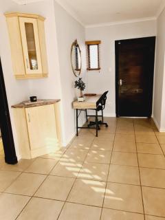 Finna's lovely 1-bedroom open plan vacation home. - Germiston - 2