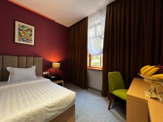 King Plaza Hotel - 8