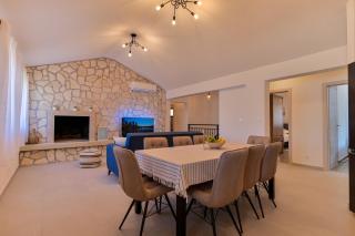 Villa Rudini with heated pool - Okrug Gornji - 9