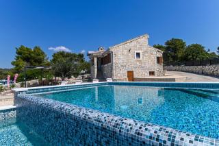 Villa Rudini with heated pool - Okrug Gornji - 7
