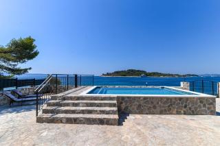 Villa Rudini with heated pool - Okrug Gornji - 2