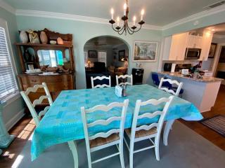 1 mile to Fort Sill! The CaroleBelle Cottage sleeps 8 with hottub,grills,firepit - 4