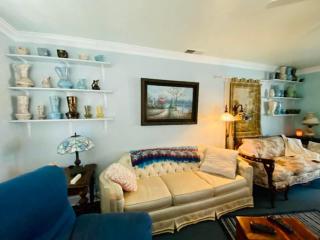 1 mile to Fort Sill! The CaroleBelle Cottage sleeps 8 with hottub,grills,firepit - 5