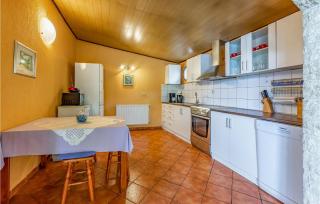 Amazing Home In Liznjan With Kitchen - 4