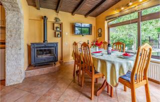 Amazing Home In Liznjan With Kitchen - 8