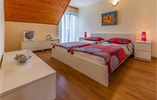 Amazing Home In Liznjan With Kitchen - 3