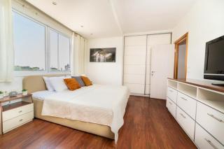 Art Apartment In Mamila - Art & View - 4