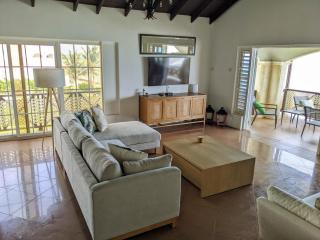Breezy Ocean Front Condo Close to The Best Beaches - Christ Church - 6