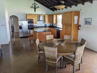 Breezy Ocean Front Condo Close to The Best Beaches - Christ Church - 4