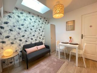 Nice Renting - FERSEN - 2 Rooms Vieil Antibes - AC - Safranier - Big Terrace - 5