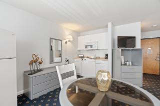 The Niantic Inn - 8