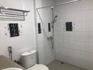 The G Ten Holiday Inn - 1