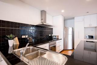 Chic Harbourside Group Haven in Heart of Hobart - Hobart - 8