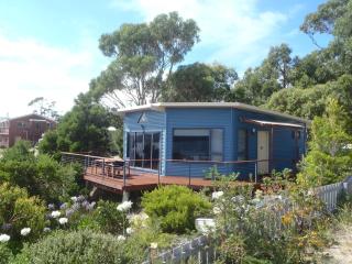 Larus Waterfront Cottage - White Beach - 9