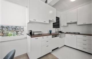 Amazing Apartment In Murter With Wifi - 2