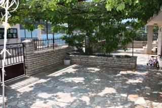 Apartments by the sea Vinisce, Trogir - 4892 - Vinišće - 4