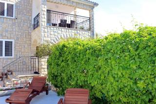 Family-friendly apartments with swimming pool Rogac, Solta - 5183 - 3