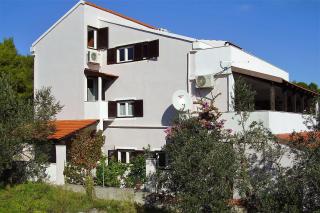Family-friendly apartments with swimming pool Maslinica, Solta - 5180 - 8