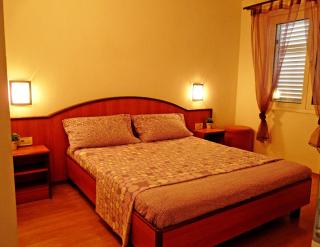 Apartments by the sea Drvenik Donja vala, Makarska - 6756 - 2