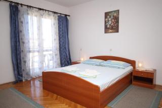 Apartments and rooms with parking space Makarska - 6759 - 2