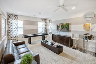 Veranda Palm Villa w Pool Game room near Disney - 3