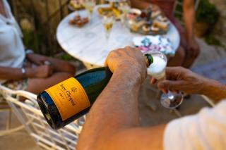 Champagne House - Elegance, Luxury and Charm - Condom - 8