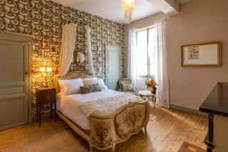 Champagne House - Elegance, Luxury and Charm - Condom - 4